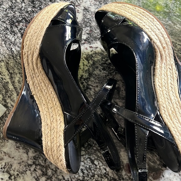 Like new, Jessica Simpson black patent platform Sandals. - Picture 8 of 11